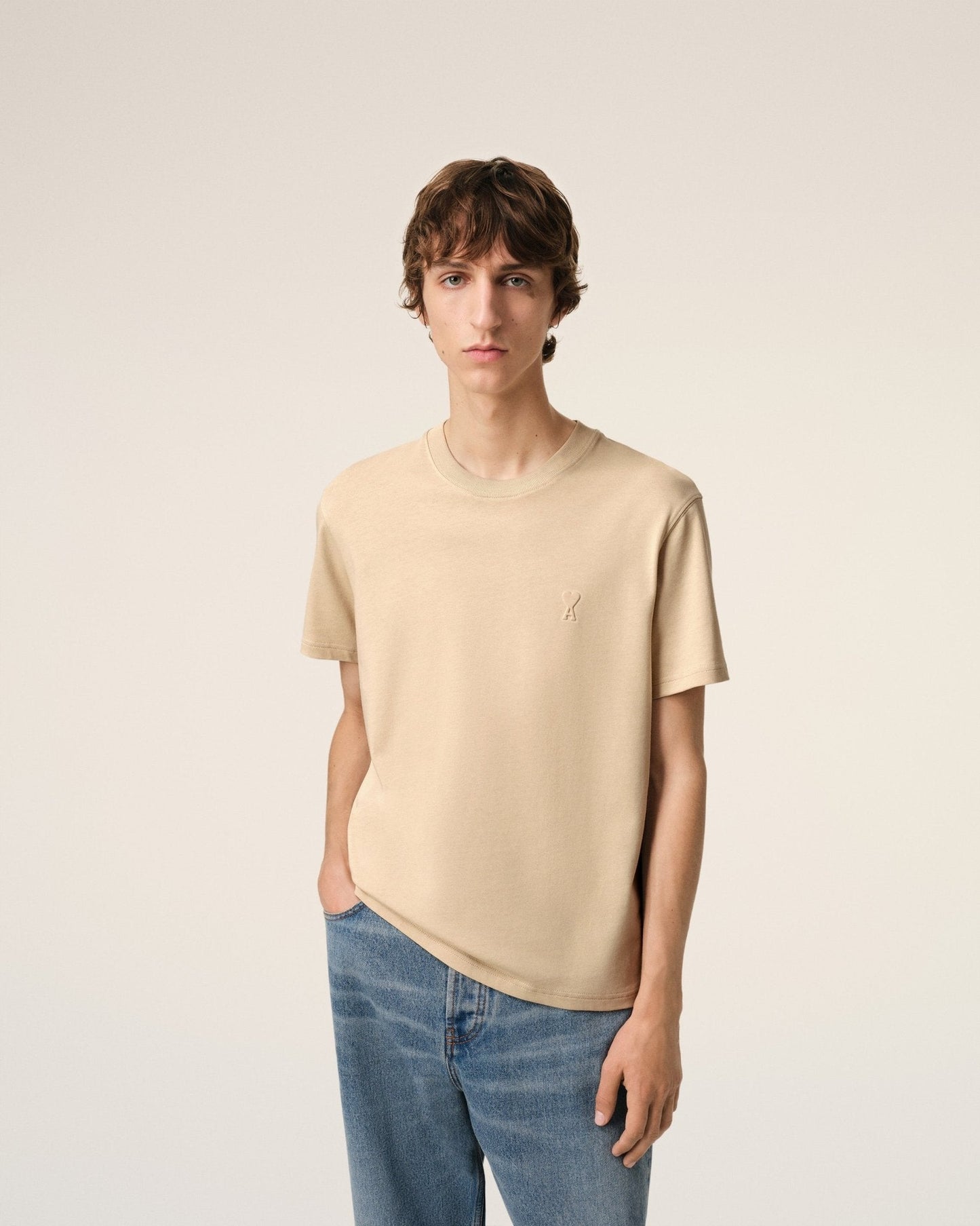 AMI PARIS - T-SHIRT BAWEŁNIANY AMI DE COEUR Beżowy